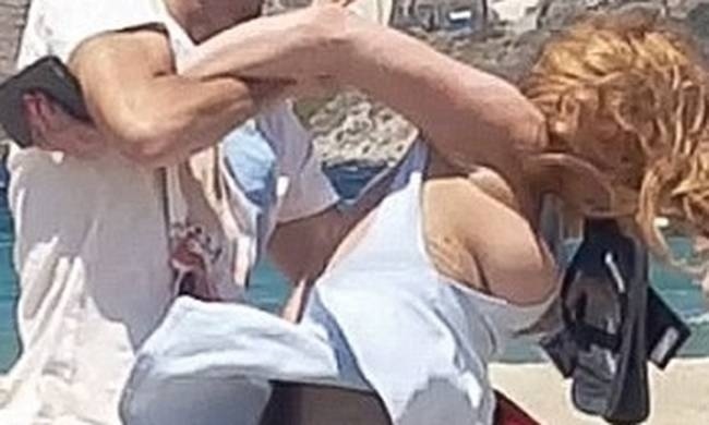 Αυτό είναι το βίντεο του σοκαριστικού ξυλοδαρμού της πασίγνωστης ηθοποιού από το φίλο της στη Μύκονο