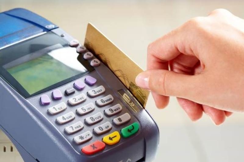 Το «μεγάλο κόλπο» με τα ξένα POS – Πώς παρέκαμπταν τα capital controls