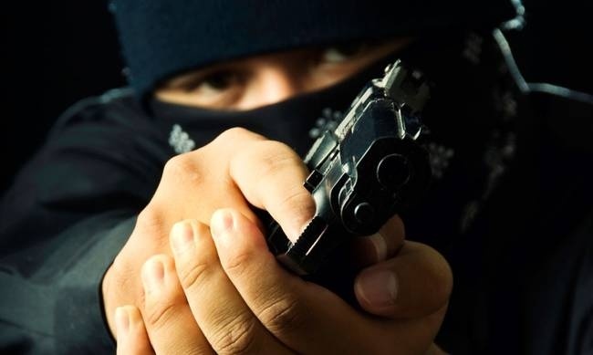 Ληστεία τράπεζας με ομήρους σε απόσταση αναπνοής από τη ΓΑΔΑ