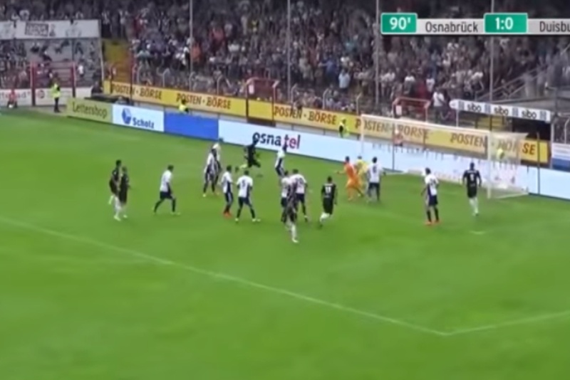 Απίστευτο: Γκολ τερματοφύλακα με… τακουνάκι! (video)