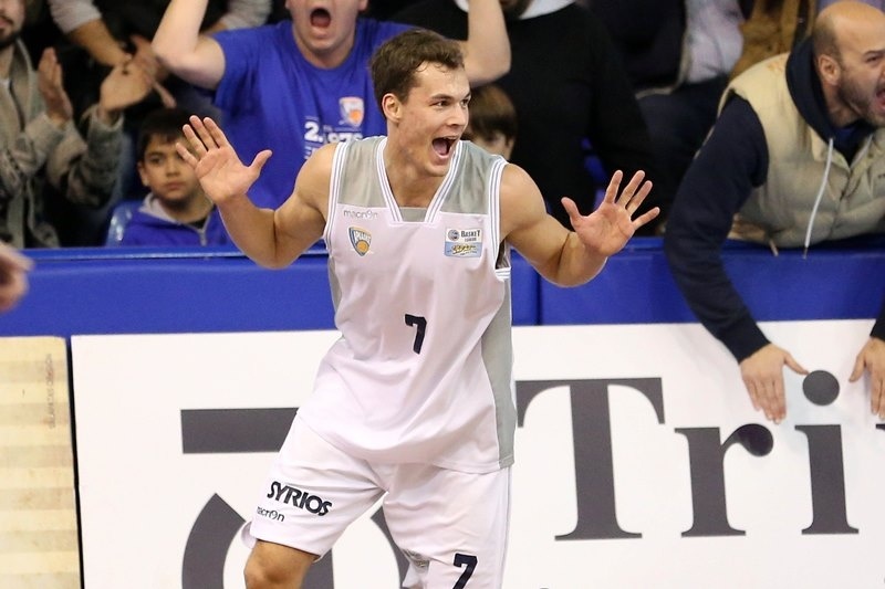 Κόροιβος: Πήρε Φαν Όοστρουμ