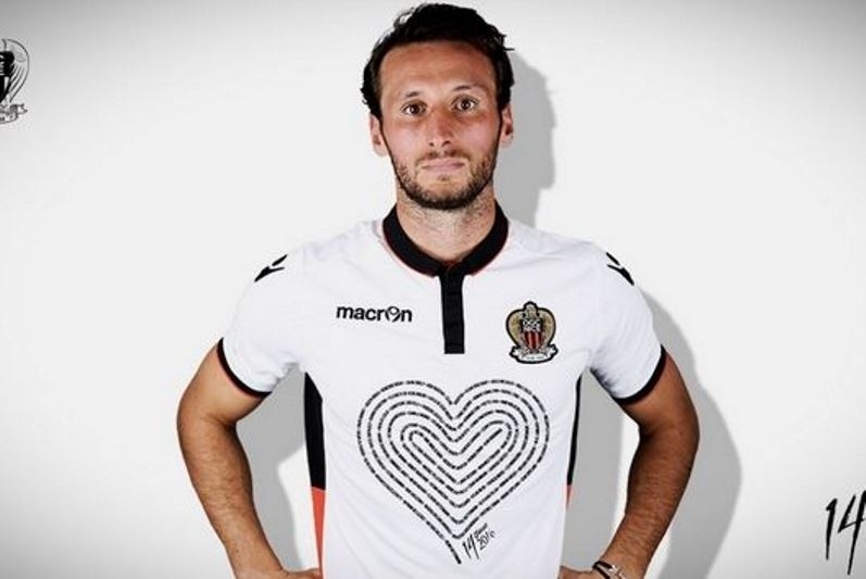 Τα 85 ονόματα των θυμάτων στην φανέλα της Νις