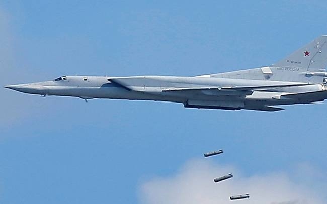 Βίντεο ντοκουμέντο: Οι Ρώσοι κάνουν «κόσκινο» στόχους του ISIS στη Συρία (vid)