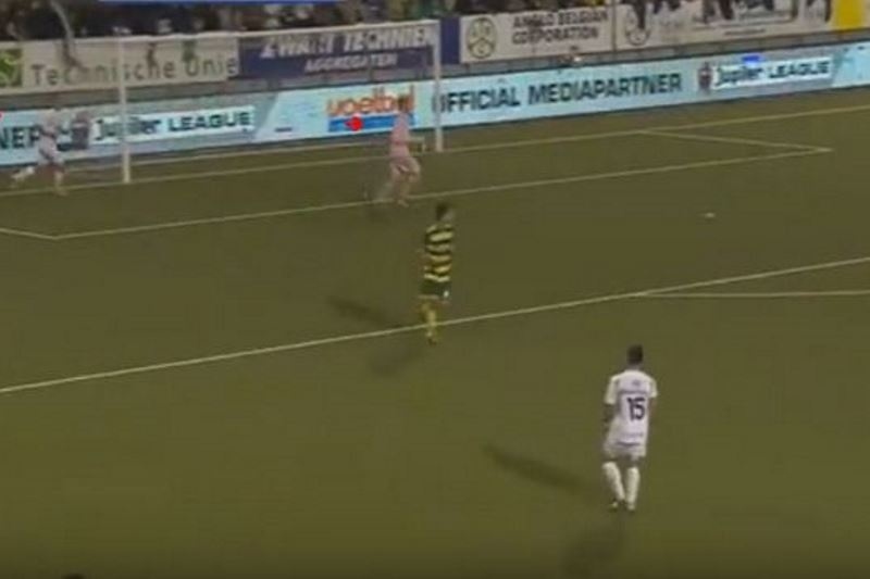 Τρομερή γκάφα από τερματοφύλακα στο φινάλε (video)