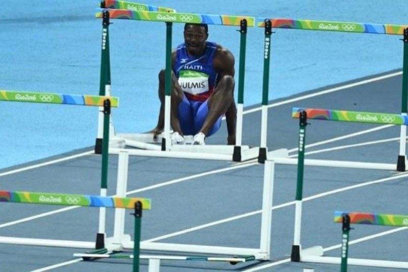 Ρίο 2016: Απίστευτη… τούμπα από εμποδιστή! (video)