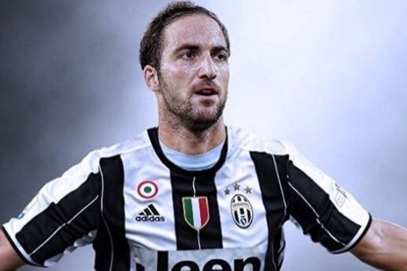 Δεν ξεχνά τη Νάπολι ο Ιγκουαΐν! (photo)