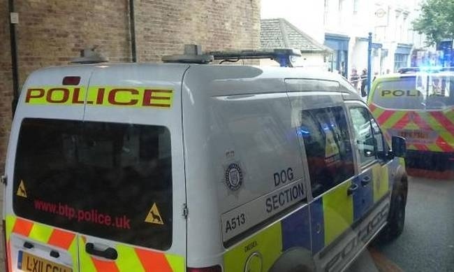 Συναγερμός στο Λονδίνο: Επίθεση με μαχαίρι εναντίον άνδρα στον ηλεκτρικό