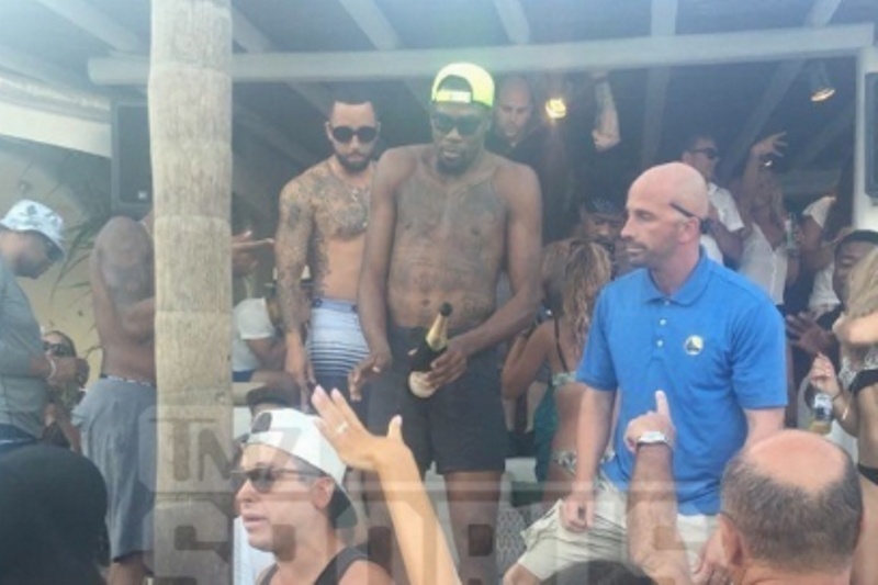 Το… καίνε στη Μύκονο ΝτεΆντρε και Ντουράντ! (photos+video)