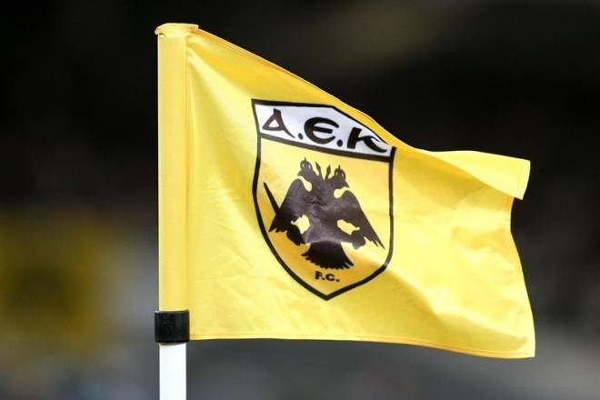 Παίκτης της ΑΕΚ σιδερώνει τα ρούχα του σπιτιού!