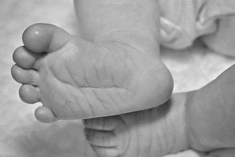 Φρίκη στην Κατερίνη: Βρέθηκε νεογέννητο σε φωταγωγό πολυκατοικίας