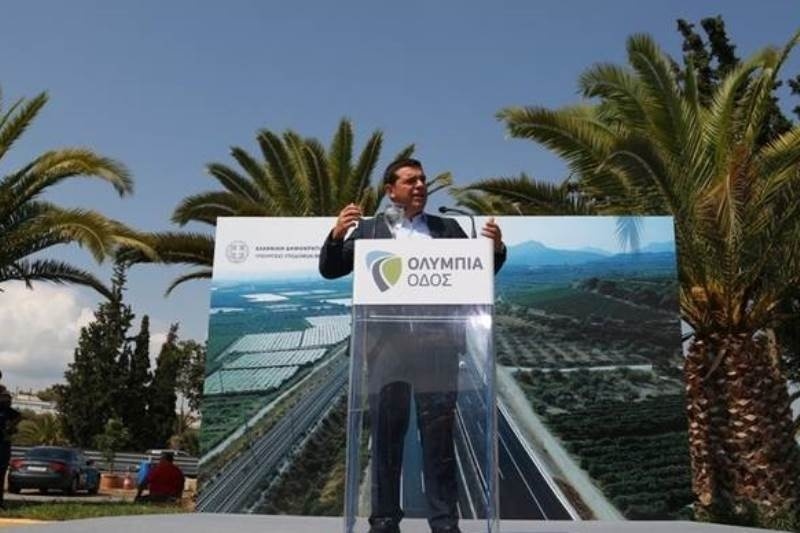 Οι υποχρεώσεις «πνίγουν» την Ελλάδα και ο Τσίπρας τάζει… αέρα στο λαό