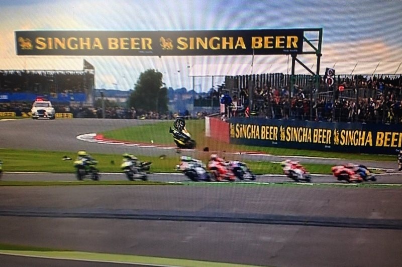 Moto GP: Απίστευτο ατύχημα στο Σίλβερστοουν (photos+videos)