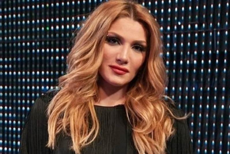 Αγγελική Ηλιάδη: H σέξι πόζα στο καθρέφτη του σπιτιού της που έφερε σχόλια