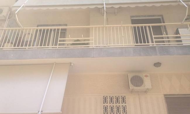 ΣΟΚ! Παιδάκι έπεσε από το μπαλκόνι του σπιτιού του στην Καλλιθέα