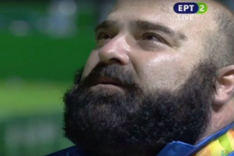 Ανατριχίλα: Τα δάκρυα... χαράς του «χρυσού» Παύλου Μάμαλου στην ανάκρουση του Εθνικού μας ύμνου! (video)