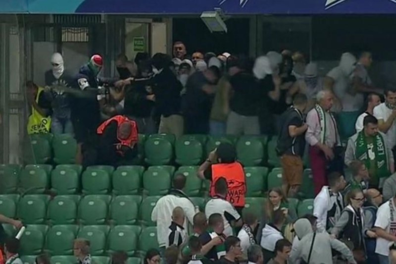 Επεισόδια στο Λέγκια-Ντόρτμουντ! (video)