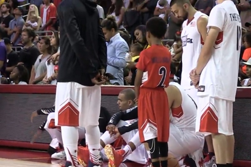 Μόδα στις ΗΠΑ να μην σηκώνονται οι αθλητές στον Εθνικό Ύμνο (video)