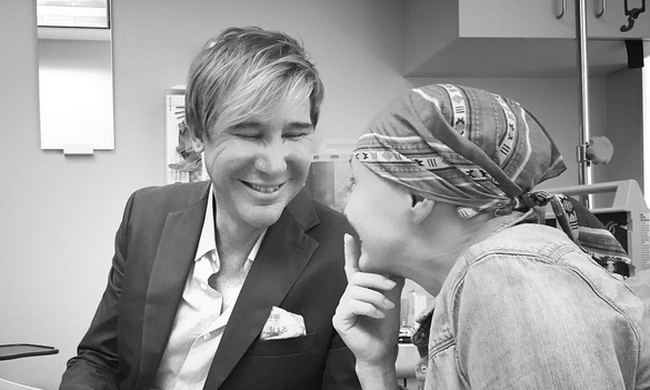 Πασίγνωστη ηθοποιός δίνει μάχη με τον καρκίνο (pics)