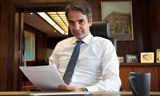 Όταν ο Μητσοτάκης συνάντησε... εξωγήινο! (δείτε photo)