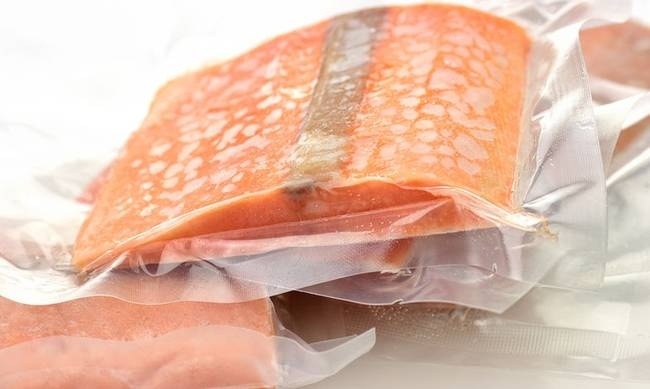 Ένας γρήγορος και ασφαλής τρόπος να ξεπαγώσετε το κρέας και το ψάρι