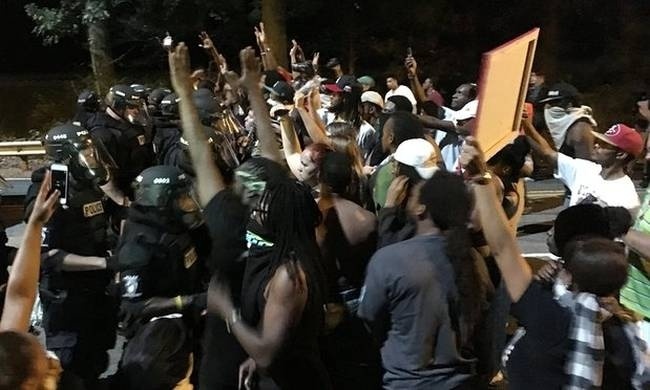 Οδομαχίες στη Β. Καρολίνα για τον θάνατο αφροαμερικανού από αστυνομικο