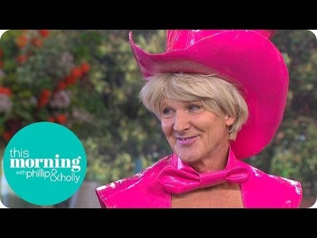 Χαμός στο πρωινό: Έβγαλε έξω το πέος του και δεν φαντάζεστε τι δημιούργησε! (video)