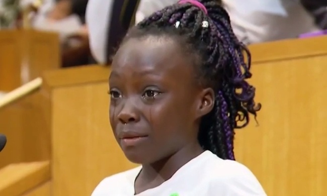Συγκλονίζει η 9χρονη που μίλησε δακρυσμένη για τις διακρίσεις σε βάρος των Αφροαμερικανών