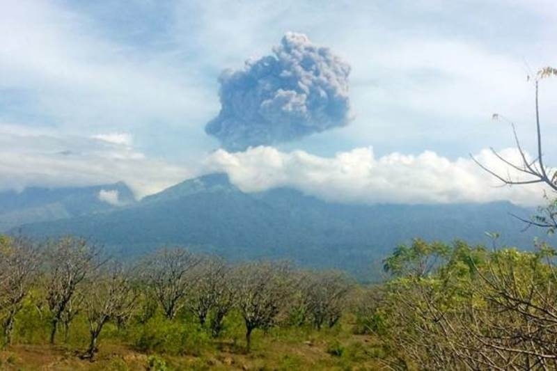 Πανικός στην Ινδονησία: Αγνοούνται 389 τουρίστες που επισκέπτονταν ηφαίστειο τη στιγμή που εξερράγη
