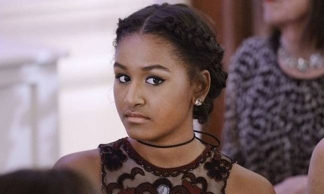 Σάλος στον Λευκό Οίκο: Τσάκωσαν την κόρη του Ομπάμα να τα «τσούζει» σε μπαρ