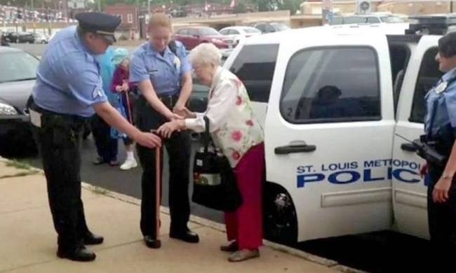 Απίστευτο! «Συνέλαβαν» γιαγιά 102 ετών για τον πιο περίεργο λόγο (pics+video)