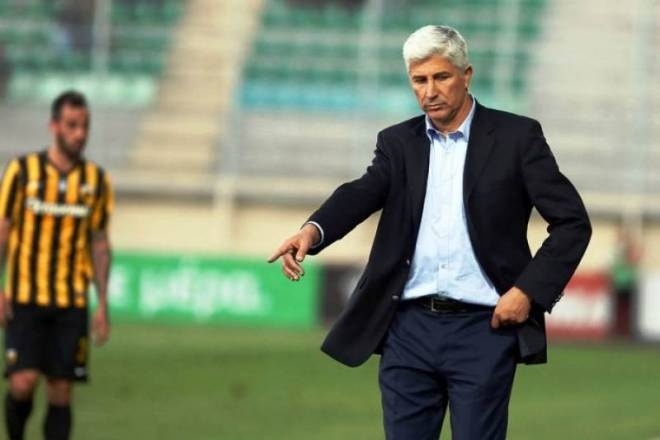 AEK: Υπέρ Μανωλά οι παλαίμαχοι