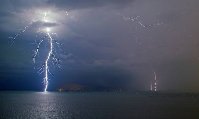 Ραγδαία επιδείνωση του καιρού – Βροχές, καταιγίδες και χαλάζι