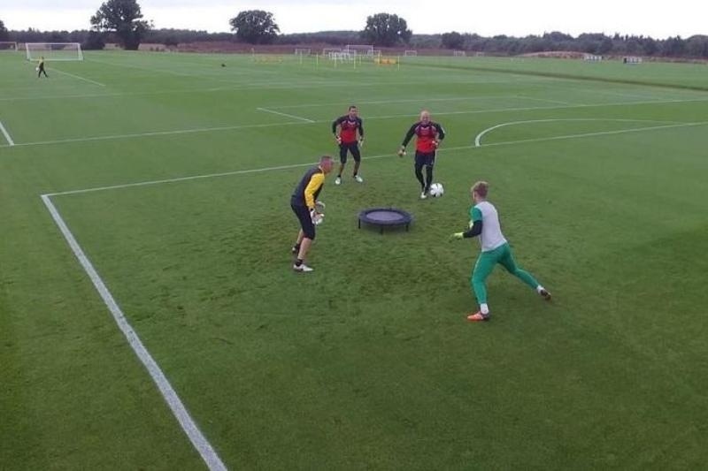 Απίστευτο: Τερματοφύλακες προπονούνται με... τραμπολίνο! (video)