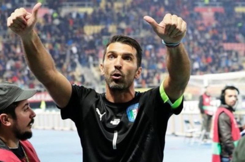 Έγδυσαν τον Μπουφόν! (photos)