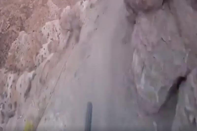 Κατάβαση σκέτη… ανατριχίλα! Δες τι έκανε ο τύπος (video)