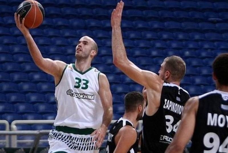 Ο Νικ στο πλευρό του Τζέιμς (photo)