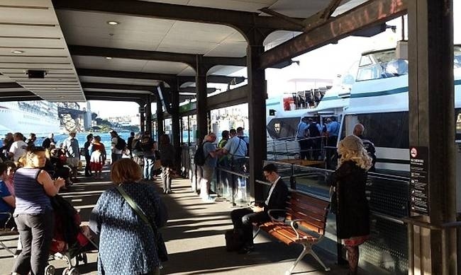 Πρόσκρουση καταμαράν σε αποβάθρα - Αρκετοί τραυματίες (pics+vid)