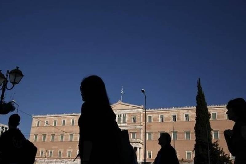 GfK: Οι Έλληνες δεν θα ξεφύγουν από τις συνέπειες της κρίσης