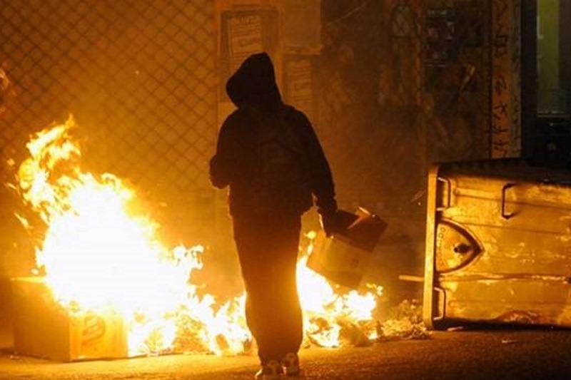 Νέα επίθεση με μολότοφ στα Εξάρχεια