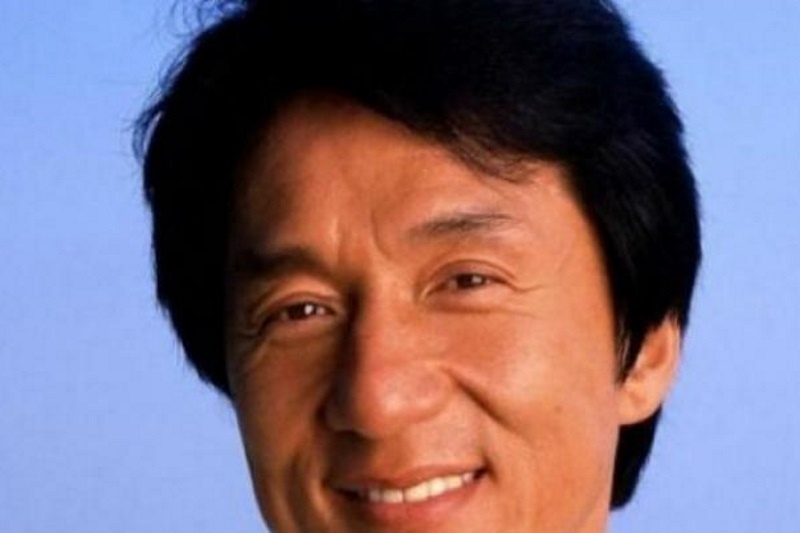 Δείτε τι έσπασε με την γροθιά του ο Τσάκι Τσαν, κρατώντας ένα αβγό! (vid)