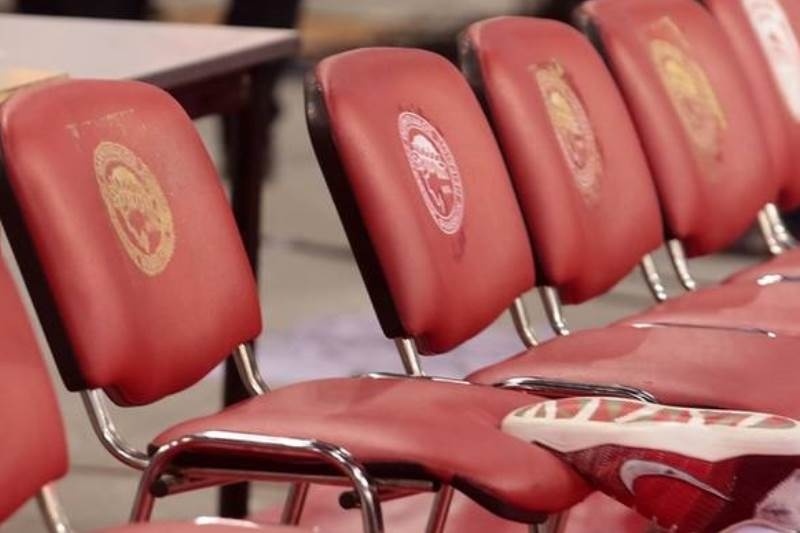 «Έβρεχε» κροτίδες στο ΣΕΦ