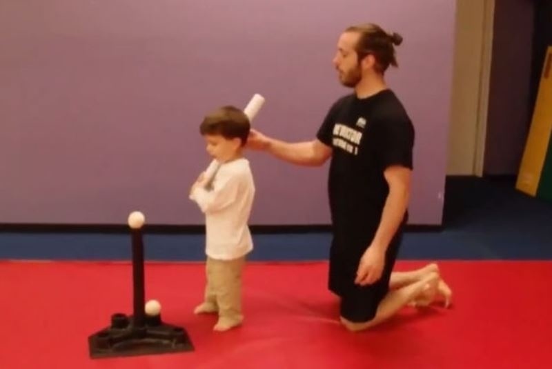 Ξεκαρδιστικό! Να έχεις το μάτι σου στην μπάλα! (video)