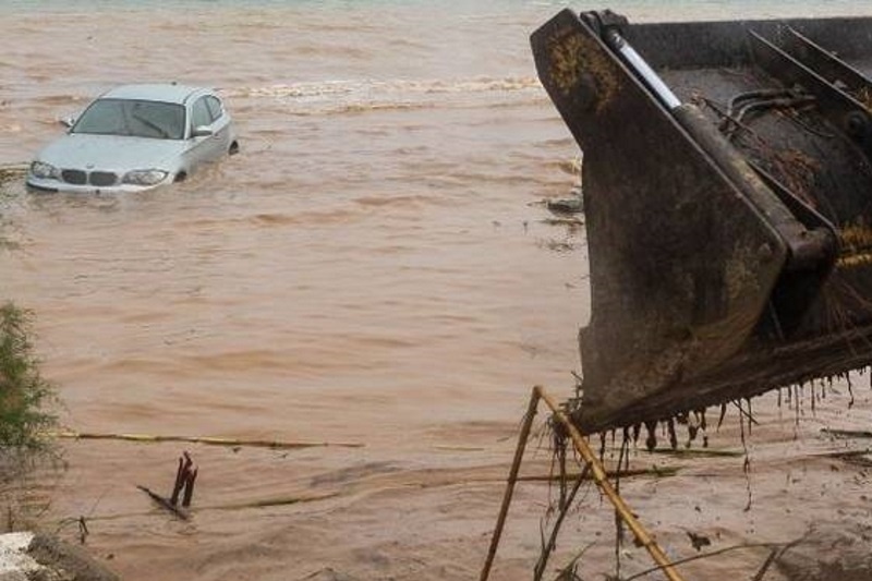 «Πνίγονται» από την κακοκαιρία Μεσολόγγι, Ναύπακτος και Πάτρα (pics&vids)