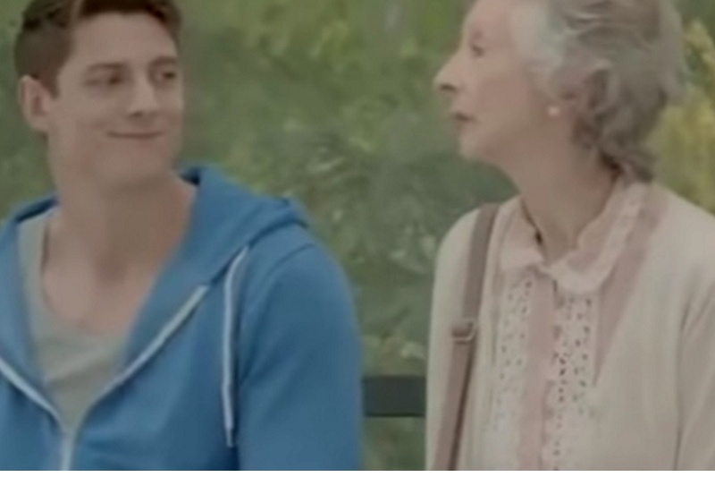 Δέκα διαφημίσεις που απαγορεύτηκαν για σεξουαλικά υπονοοούμενα και βία (Video)