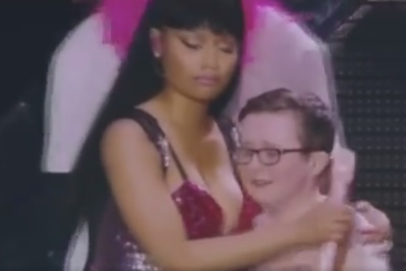 Ο πιτσιρικάς που ζηλέψαμε όλοι! (video)