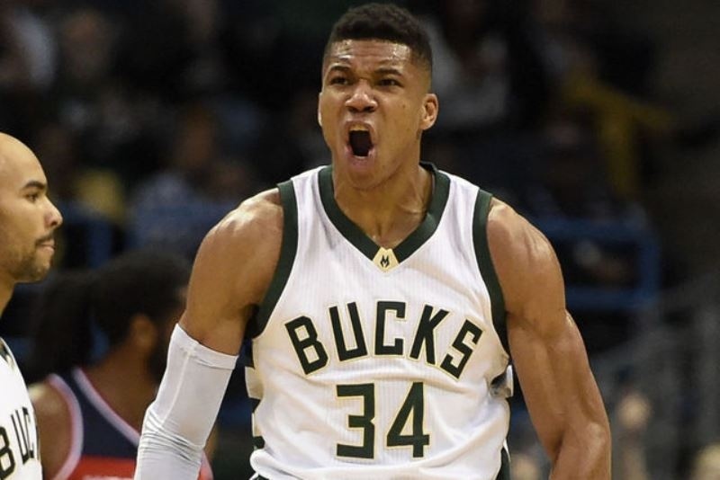 NBA: Τα… όργια Αντετοκούνμπο στο Top 10 (video)