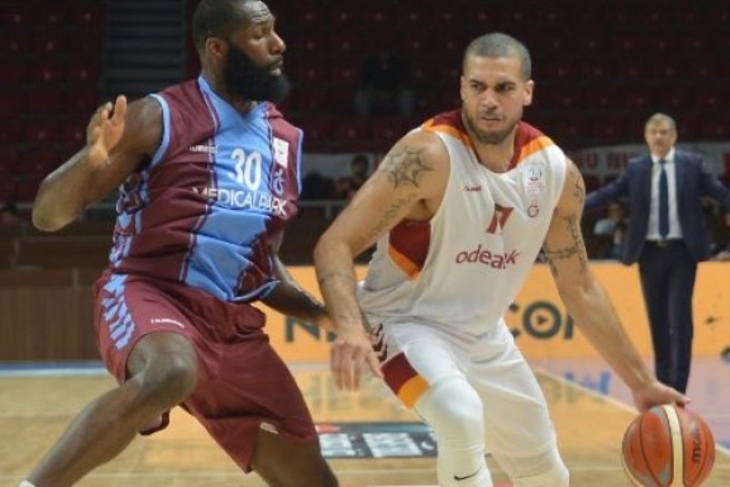 Κέρδισε και περιμένει Ολυμπιακό η Γαλατά