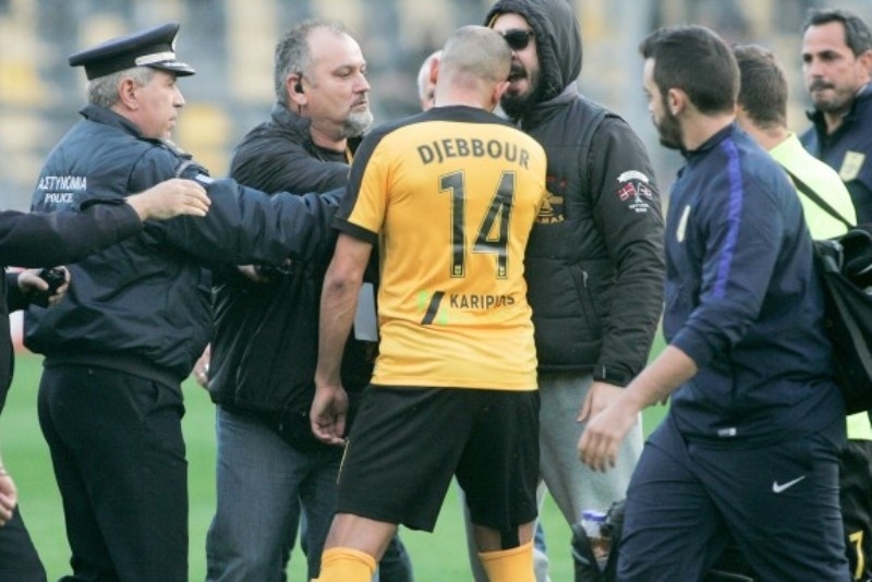 Τις «έπαιξε» με οπαδό του Άρη ο Τζεμπούρ! (photos)
