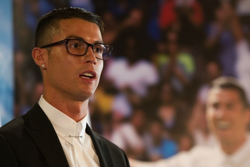 ΟΚ, ο Ρονάλντο έκλεισε συμβόλαια 1,3 δισ. Και γιατί σπάζεσαι;