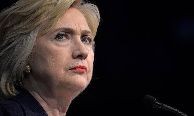 Στενός συνεργάτης Τραμπ: Η Κλίντον μπορεί να αντιμετωπίσει ποινικές διώξεις